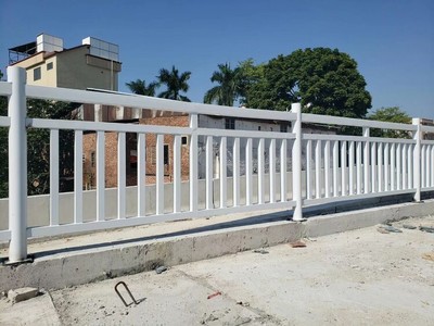 廣州市馬路欄桿生產(chǎn)廠家白云區(qū)人行道木棉花黑色護欄價格